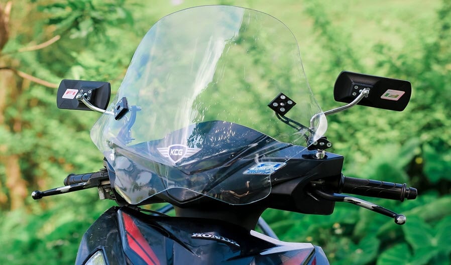 Tiện ích về kính chắn gió xe máy | Long Phụng