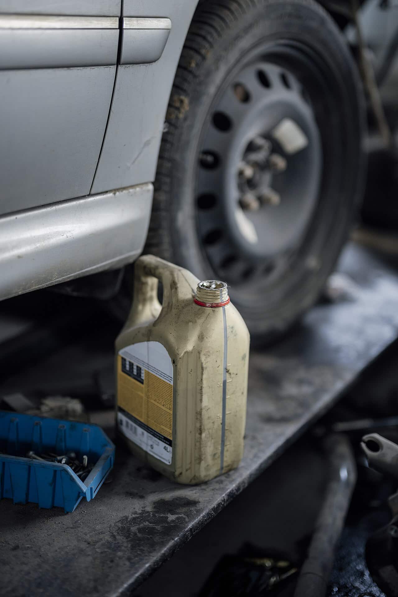 tráng keo chống đinh ô tô tại garage