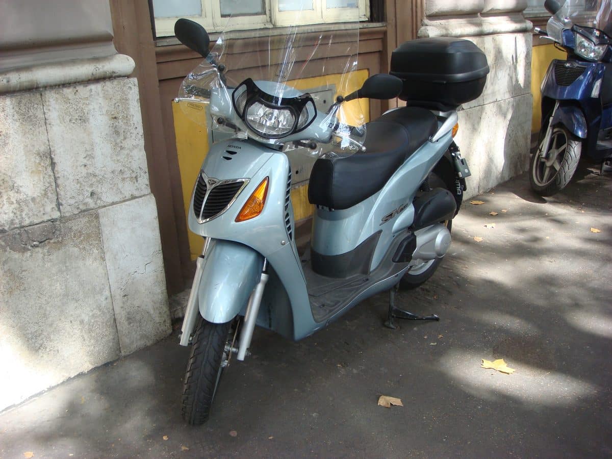 phủ keo chống đinh xe tay ga – xe Honda SH dùng vỏ không ruột mâm 16 inch